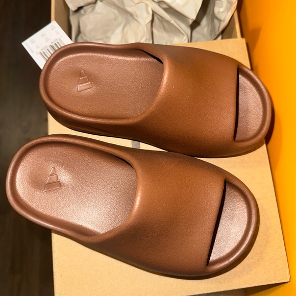 NWT Yeezy flax slide - Picture 8 of 8